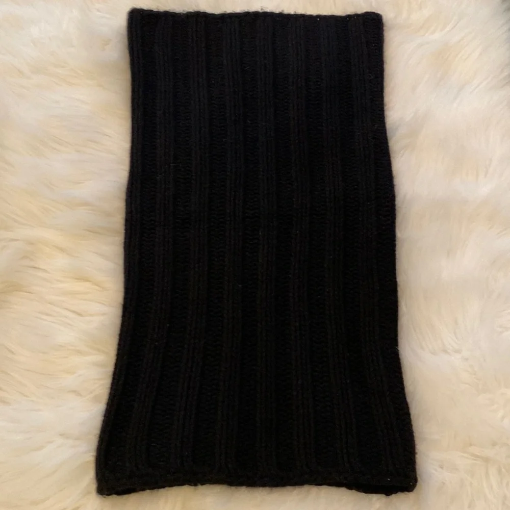 Portolano 100% cashmere black ribbed tube scarf